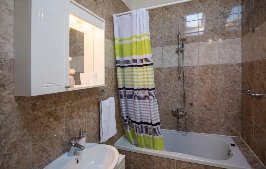 Apartman Sutalo Komarna Kültér fotó